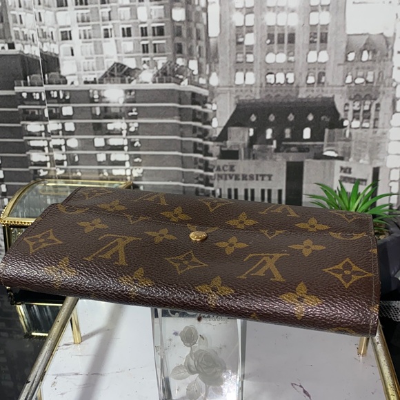 Authentic Louis Vuitton Monogram Sarah Wallet - Picture 15 of 16